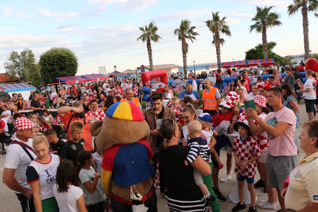 Virski navijači podržali Vatrene Virski navijači podržali Vatrene