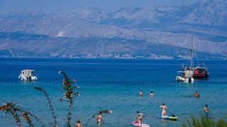 Uvala Lovrečina: Egzotična pješčana oaza na Braču u kojoj su uživali i stari Rimljani Uvala Lovrečina: Egzotična pješčana oaza na Braču u kojoj su uživali i stari Rimljani