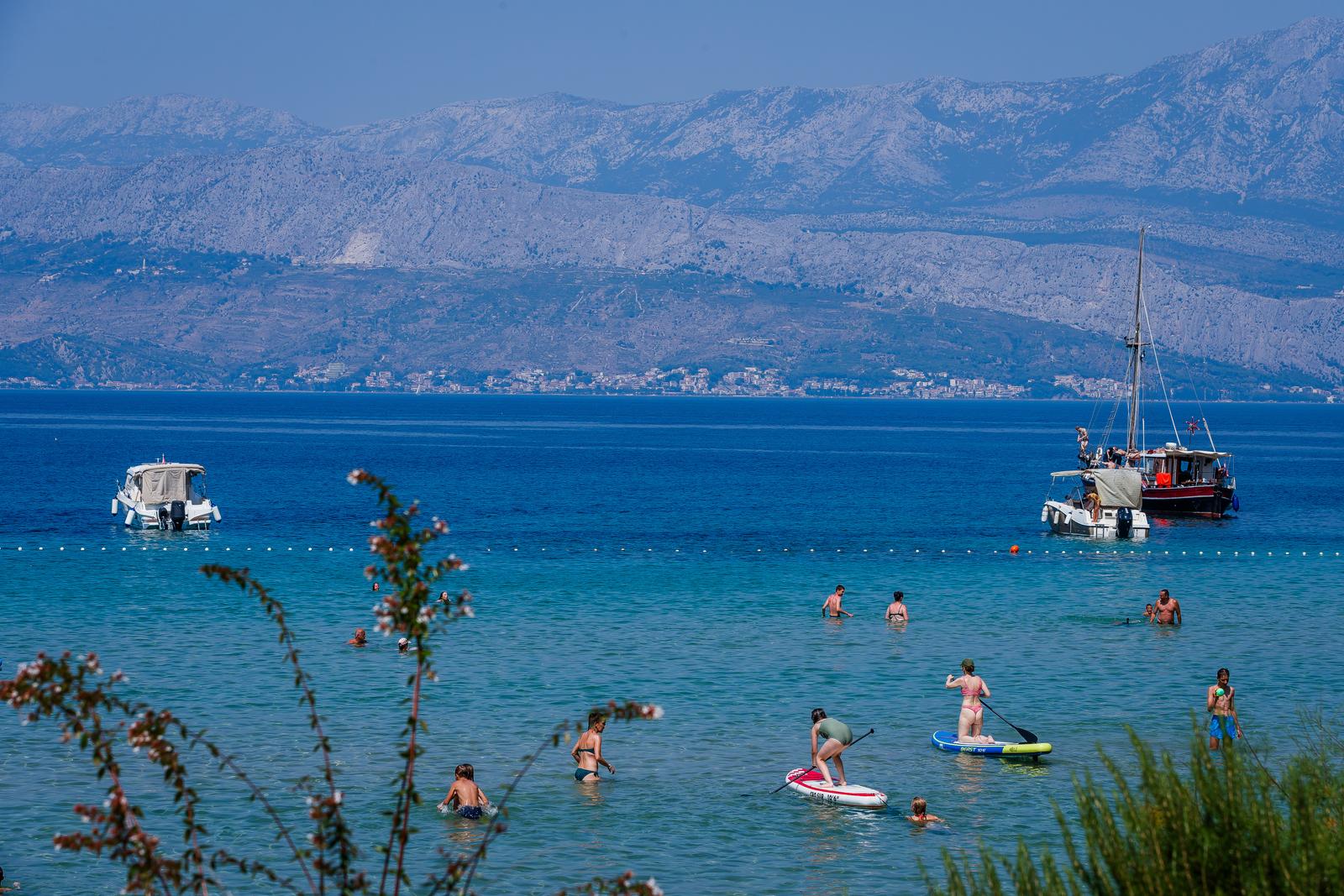 Uvala Lovrečina: Egzotična pješčana oaza na Braču u kojoj su uživali i stari Rimljani Uvala Lovrečina: Egzotična pješčana oaza na Braču u kojoj su uživali i stari Rimljani