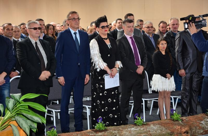 Ministar Jakovina u pogon pustio postrojenje na biomasu za potrebe drvne industrije Ministar Jakovina u pogon pustio postrojenje na biomasu za potrebe drvne industrije