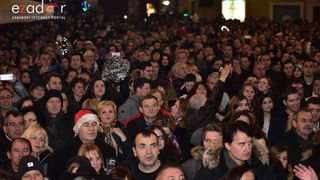 Tisuće Zadrana uživalo na krcatom Narodnom trgu i Tgu Petra Zoranića uz Tomislava Bralića i klapu Intrade Tisuće Zadrana uživalo na krcatom Narodnom trgu i Tgu Petra Zoranića uz Tomislava Bralića i klapu Intrade