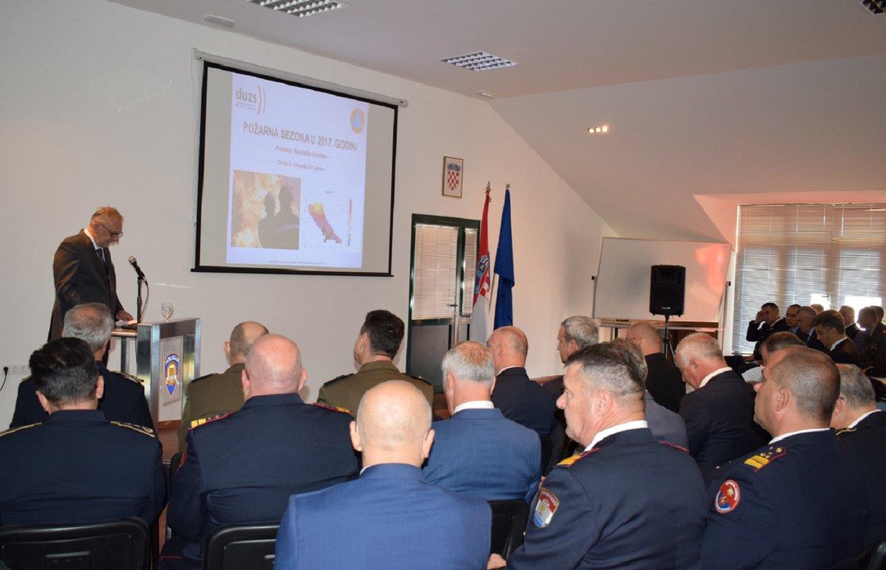 U Divuljama održana tematska sjednica premijera i župana o požarnoj sezoni U Divuljama održana tematska sjednica premijera i župana o požarnoj sezoni