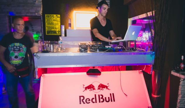 DJ Andrologic @ Cocktail bar Mango, 11.7.2015. (foto: Ivan Toman)