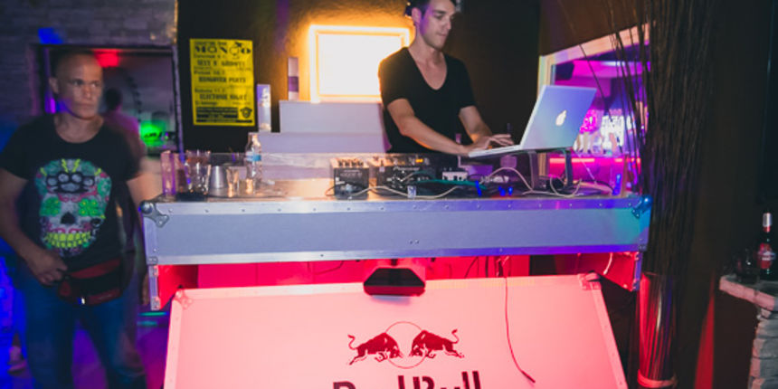 DJ Andrologic @ Cocktail bar Mango, 11.7.2015. (foto: Ivan Toman) DJ Andrologic @ Cocktail bar Mango, 11.7.2015. (foto: Ivan Toman)