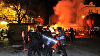 Maribor (Slovenija), 031212.
Prosvjed gradjana Maribora protiv trenutacnog gradonacelnika Franca Kanglera, osumnjicenog za umjesanost u korupciju. Prosvjed je zapoceo okupljanjem nekoliko tisuca ljudi na Trgu Slobode, a zatim se preselio ispred zgrade opc Maribor (Slovenija), 031212.
Prosvjed gradjana Maribora protiv trenutacnog gradonacelnika Franca Kanglera, osumnjicenog za umjesanost u korupciju. Prosvjed je zapoceo okupljanjem nekoliko tisuca ljudi na Trgu Slobode, a zatim se preselio ispred zgrade opc