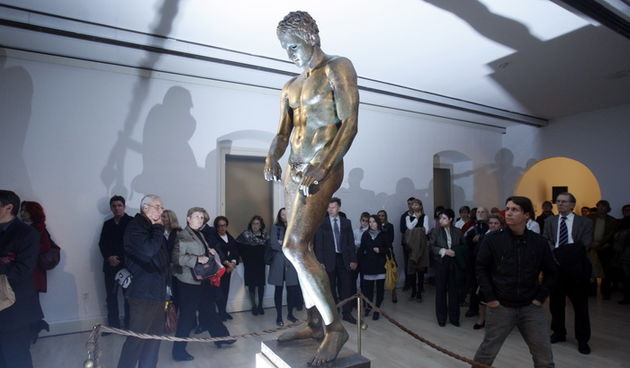 Zagreb, 141010.
Klovicevi dvori.
Otvorenje izlozbe ” Anticki Grci na tlu Hrvatske”
Izlozba Antizki Grci na tlu Hrvatske obuhvaca razdoblje od 12. do 1. st. pr. Kr., odnosno od najranijih posjeta Grka na Grka nasem priobalju