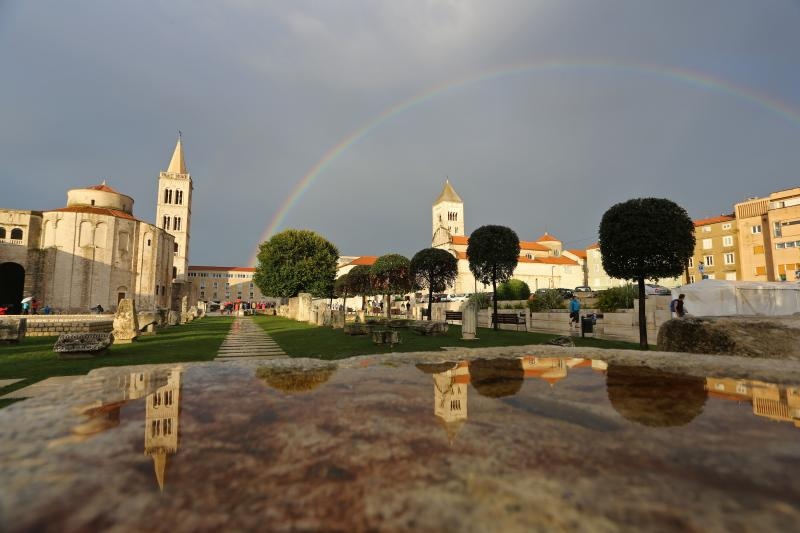 11.09.2014., Zadar – Kisni je dan na nekoliko minuta uljepsala duga koja se pojavila nad gradom. Photo: Filip Brala/PIXSELL