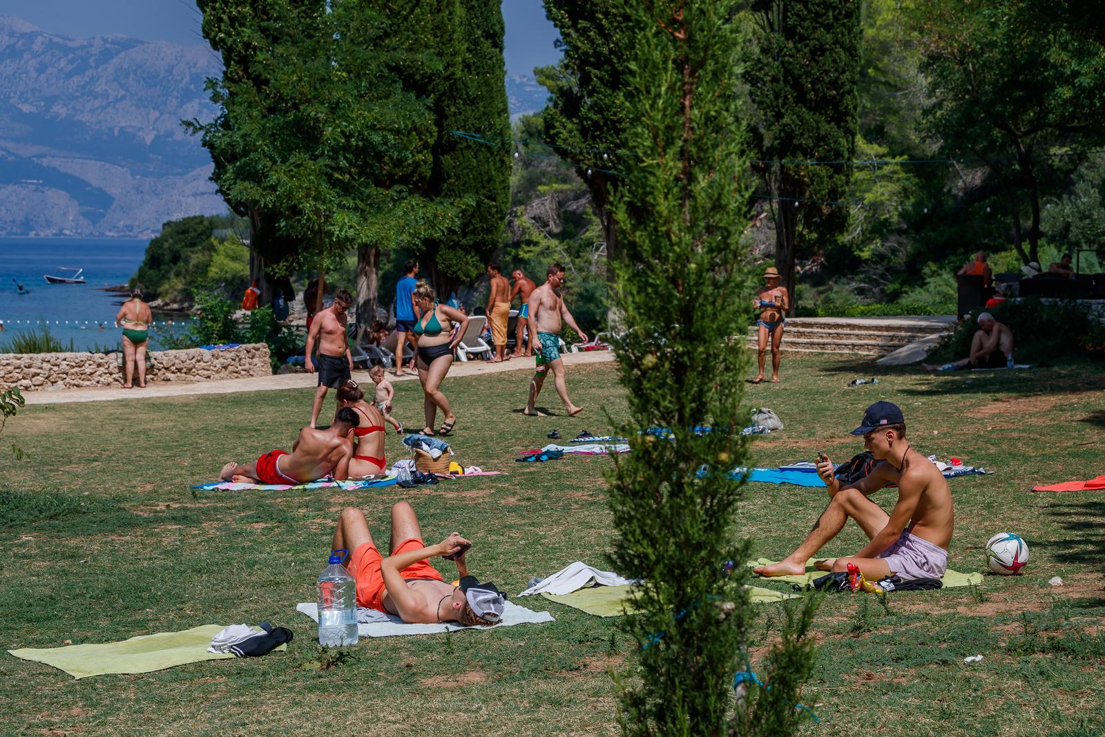 Uvala Lovrečina: Egzotična pješčana oaza na Braču u kojoj su uživali i stari Rimljani Uvala Lovrečina: Egzotična pješčana oaza na Braču u kojoj su uživali i stari Rimljani