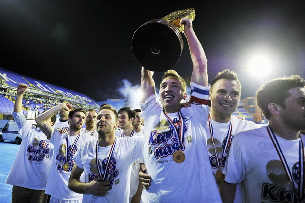 Zagreb, 220513.
Stadion Maksimir.
Uzvratna utakmica 22. finala Hrvatskog nogometnog kupa, Lokomotiva – Hajduk.
Na fotografiji: Slavlje Hajduka.
Foto: Boris Kovacev / CROPIX Zagreb, 220513.
Stadion Maksimir.
Uzvratna utakmica 22. finala Hrvatskog nogometnog kupa, Lokomotiva – Hajduk.
Na fotografiji: Slavlje Hajduka.
Foto: Boris Kovacev / CROPIX