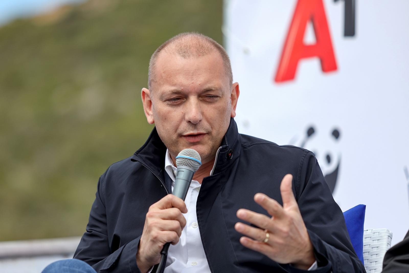 Ekološka manifestacija “Uz more, za more: zelena misija za održivu budućnost Hrvatske” održala se danas na plivarici Škoda koja je jutros u 11 sati isplovila iz zadarske luke Gaženica prema Ugljanu gdje će se provela akcija izvlačenja odbačenih ribarskih Ekološka manifestacija “Uz more, za more: zelena misija za održivu budućnost Hrvatske” održala se danas na plivarici Škoda koja je jutros u 11 sati isplovila iz zadarske luke Gaženica prema Ugljanu gdje će se provela akcija izvlačenja odbačenih ribarskih