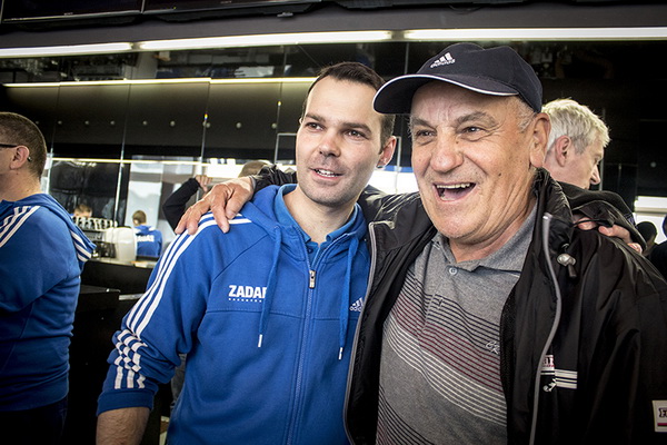 Druženje s košarkašima Zadra u Caffe baru Forum, Foto: Mia Čop Druženje s košarkašima Zadra u Caffe baru Forum, Foto: Mia Čop