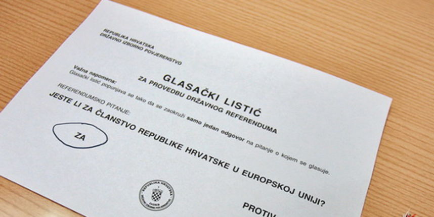 Rijeka, 220112
Referendum o pristupanju Republike Hrvatske u Europsku uniju.
Na slici: Ilustracija, glasacki listic sa zaokruzenim glasom za.
Foto: Davor Zunic /  CROPIX