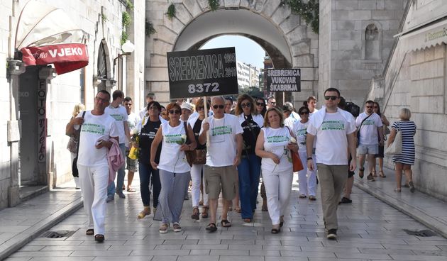 Mimohod gradom Zadrom u znak sjećanja na Srebrenicu
