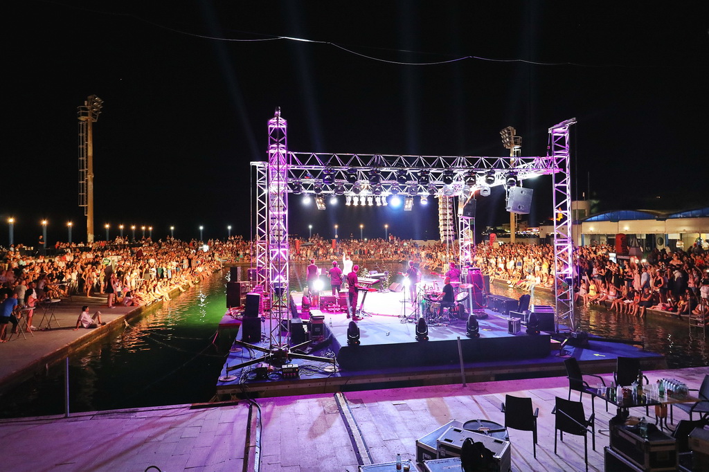 Fenomenalni Petar Grašo raspjevao i rasplesao Biograd Fenomenalni Petar Grašo raspjevao i rasplesao Biograd