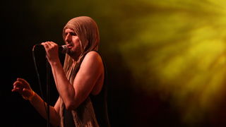 Zadar, 230612.Drugu vecer 2.JUMF festivala koji se odrzava u Zadru na Kapetanskom, nastupili su Goran Bare i Majke. U nastupu vinkovacke grupe uzivala je mnogobrojna publika.Foto: Andrija Lucic / CROPIX