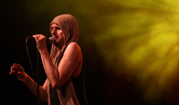 Zadar, 230612.Drugu vecer 2.JUMF festivala koji se odrzava u Zadru na Kapetanskom, nastupili su Goran Bare i Majke. U nastupu vinkovacke grupe uzivala je mnogobrojna publika.Foto: Andrija Lucic / CROPIX