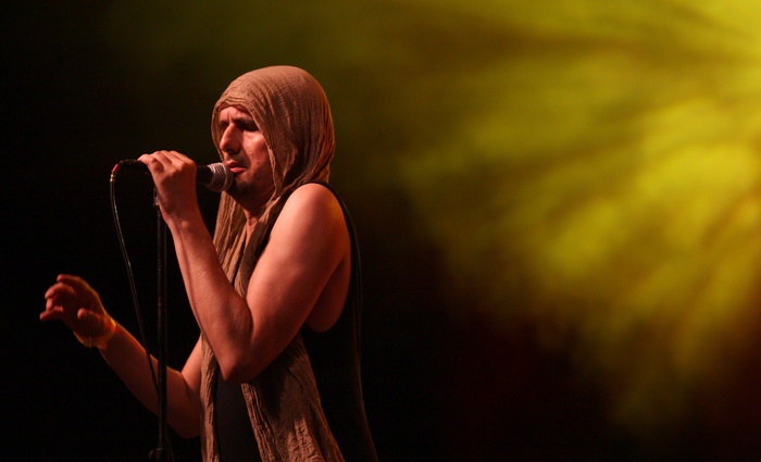 Zadar, 230612.Drugu vecer 2.JUMF festivala koji se odrzava u Zadru na Kapetanskom, nastupili su Goran Bare i Majke. U nastupu vinkovacke grupe uzivala je mnogobrojna publika.Foto: Andrija Lucic / CROPIX