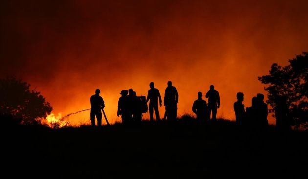 Požar se nošen udarima juga proširio prema Gornjoj Podstrani