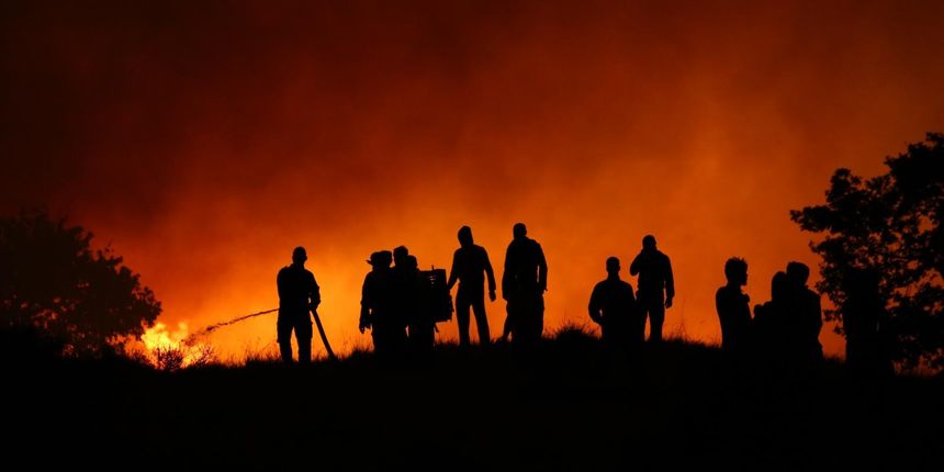 Požar se nošen udarima juga proširio prema Gornjoj Podstrani