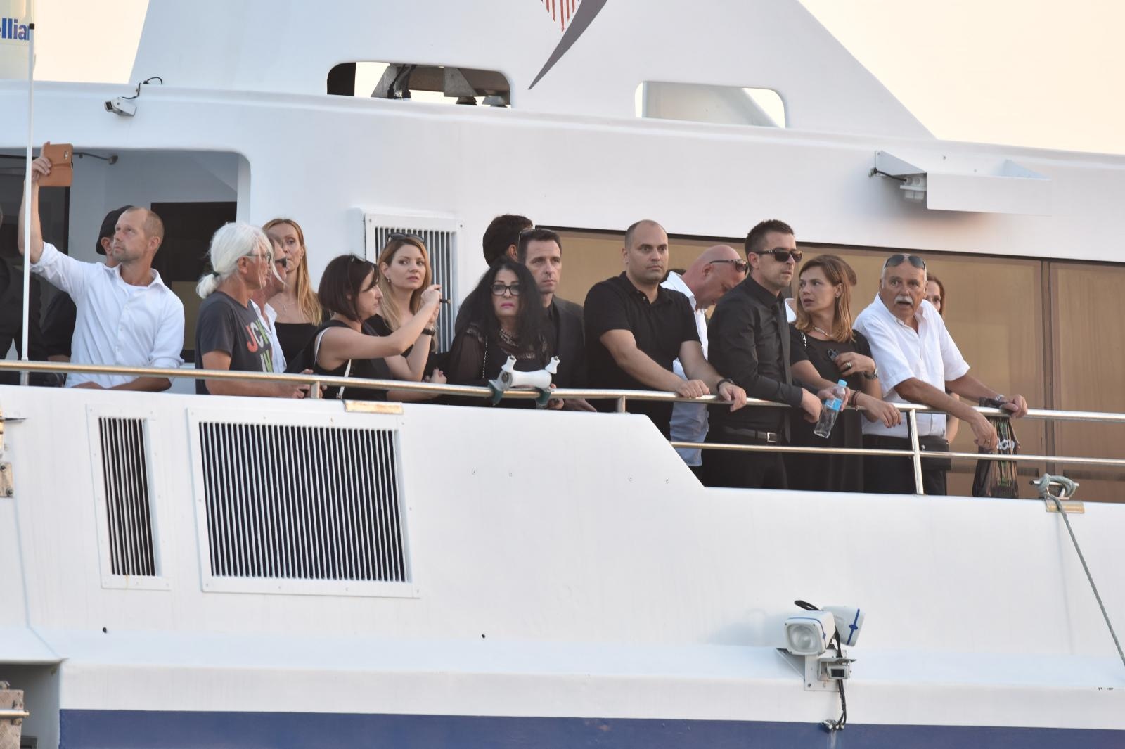 Split dostojanstveno na posljednju plovidbu ispratio legendu Olivera Dragojevića