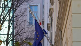 Zbog dana žalosti u Zadru su zastave na pola koplja