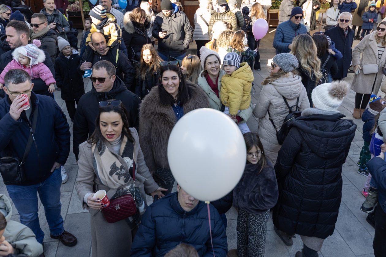 Dječji doček Nove godine na Božićnom gramofonu