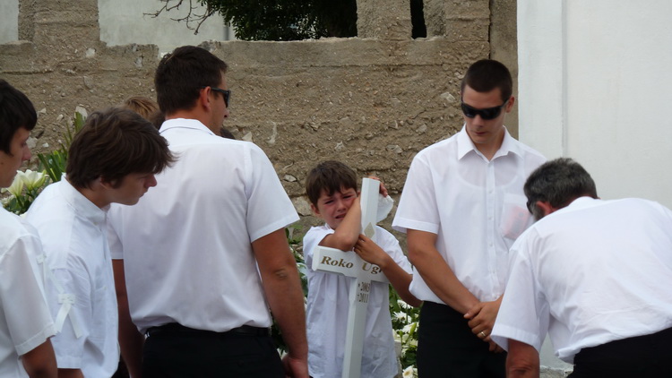 Tkon: Posljednji ispraćaj malenog anđela, Roka Ugrinića 7. lipnja 2011.