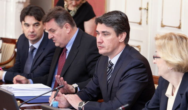 Zagreb, 100512.
Vlada.
Redovita sjednica Vlade.
Na slici: Zoran Milanovic, Radimir Cacic i Branko Grcic.
Foto: Davor Pongracic / CROPIX