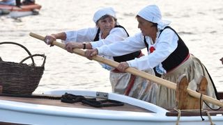 Krapanj: Održana tradicionalna ženska regata gajeta na vesla. Photo: Hrvoje Jelavić/PIXSELL Krapanj: Održana tradicionalna ženska regata gajeta na vesla. Photo: Hrvoje Jelavić/PIXSELL