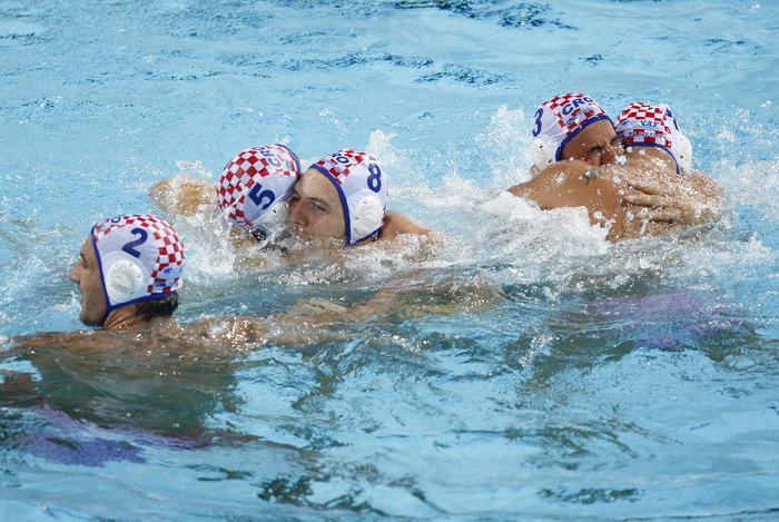 Zagreb, 110910.
Bazen Mladosti na Savi.
29. Europsko prvenstvo u vaterpolu.
Finalna utakmica za pobjednika Europskog prvenstva u vaterpolu  Hrvatska – Italija.
Na slici: slavlje hrvatskih igraca.
Foto: Goran Mehkek / CROPIX