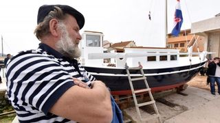 U betinskom brodogradilištu Ante Fržopa svečano je porinut novoizgrađeni tradicionalni murterski brod – leut pod imenom Orlić. Foto: Hrvoje JelavićIPIXSELL