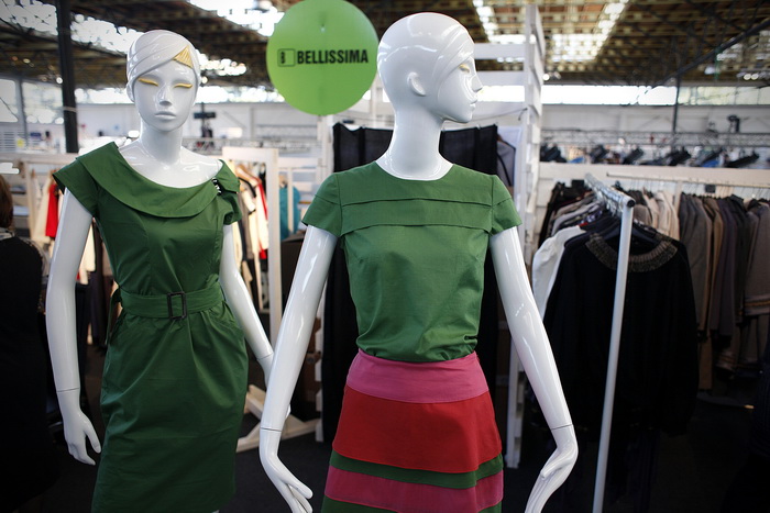 Zagreb, 300911.
Sajam mode Fashion.hr, koji je na Zagrebackom velesajmu okupio 90 izlagaca iz Hrvatske i 29 iz regije, otvorila je predsjednica Vlade RH Jadranka Kosor. 
Na slici: odjeca na sajmu.
Foto: Dragan Matic / Cropix