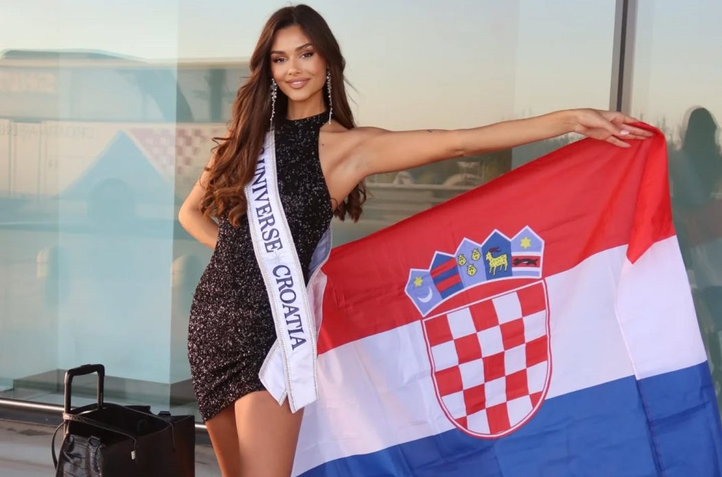 Laura Gnjatović Laura Gnjatović