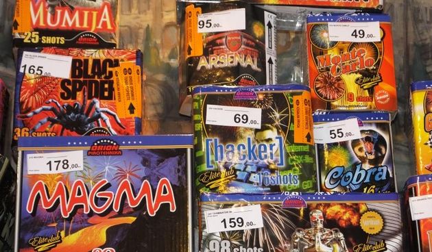 Pocela je slobodna prodaja raketa, topovskih udara, lanaca i svih drugih pirotehnickih sredstava koja se mogu upotrebljavati za stavarnje ugodjaja, vatrometa i drugih svijetlecih efekata tijekom praznicnih dana. Photo: Dusko Marusic/PIXSELL Autor  Dusko