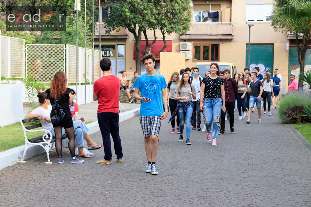 Simboličnim rušenjem zida započeo je urbani festival KvartArt na Voštarnici