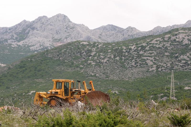 U opcini Jasenice zapoceli su pripremni radovi za podizanje vjetroelektrane. Projekt je predstavio nacelnik Martin Baricevic. Photo: Dino Stanin/PIXSELL U opcini Jasenice zapoceli su pripremni radovi za podizanje vjetroelektrane. Projekt je predstavio nacelnik Martin Baricevic. Photo: Dino Stanin/PIXSELL