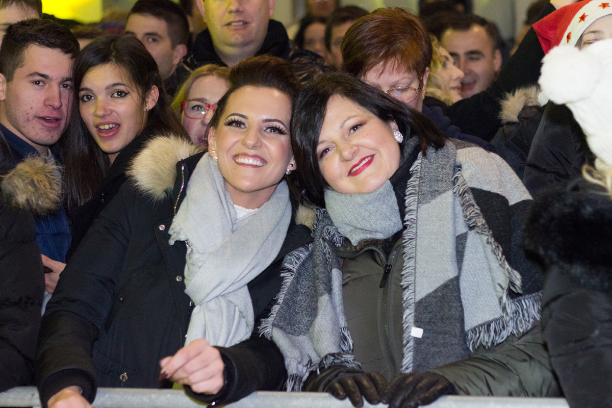 Doček 2017: Najluđa noć na zadarskom Poluotoku privukla više tisuća Zadrana i gostiju Doček 2017: Najluđa noć na zadarskom Poluotoku privukla više tisuća Zadrana i gostiju