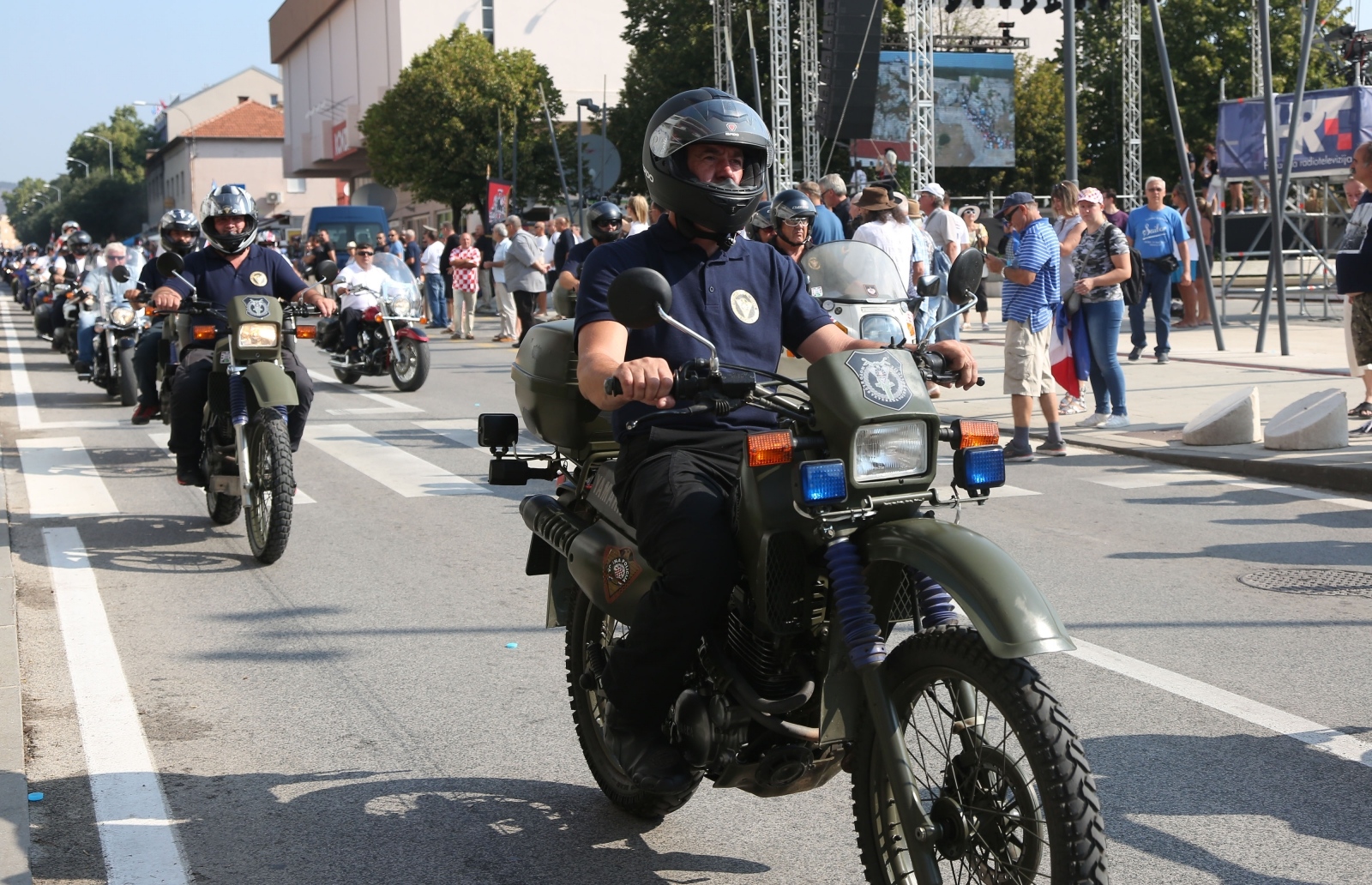 Knin: Mimohod motocikala i starodobnih vojnih vozila