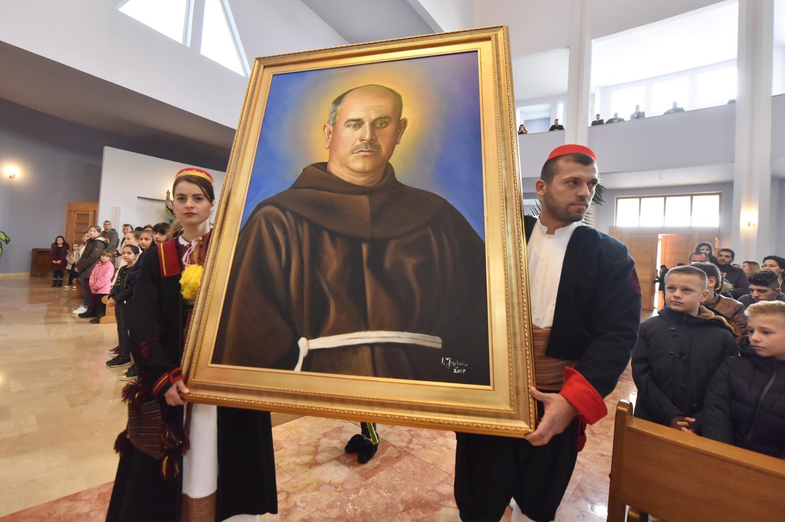 Zadarski nadbiskup Puljić predvodio svetu misu u Kistanjama povodom obilježavanja obljetnice proglašenja blaženim Serafina Kodića Zadarski nadbiskup Puljić predvodio svetu misu u Kistanjama povodom obilježavanja obljetnice proglašenja blaženim Serafina Kodića