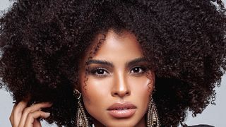 Mia Rkman, Miss Universe Hrvatske 2019. otputovala je na svjetski izbor Miss Universe 2019 koji će se 8. prosinca održati u Atlanti uz izravan prijenos na FOX televiziji.  Ljepotice sa svih krajeva zemaljske kugle počele su pristizati u Atlantu, a već i p