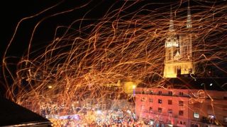 Na tržnici Dolac održan je peti performans Kapulica & Lampioni.  Foto: PIXSELL