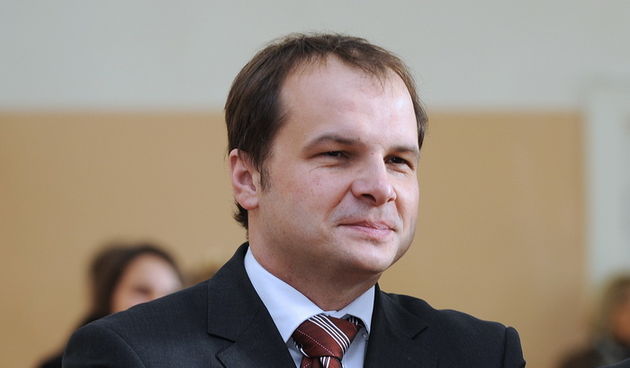 Sibenik, 111212.
Prometna skola.
Ministar prometa, pomorstva i infrastrukture, Sinisa Hajdas Doncic, urucio je stipendije dvojici ucenika, jednom iz Prometno-tehnicke i jednom uceniku iz Tehnicke skole Sibenik. Dvojica ucenika su ostvarili pravo stipendir