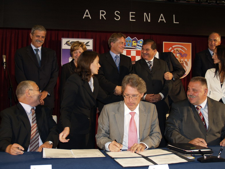 Potpis ugovora za Luku Zadar 7.rujna 2007, Arsenal Zadar Potpis ugovora za Luku Zadar 7.rujna 2007, Arsenal Zadar