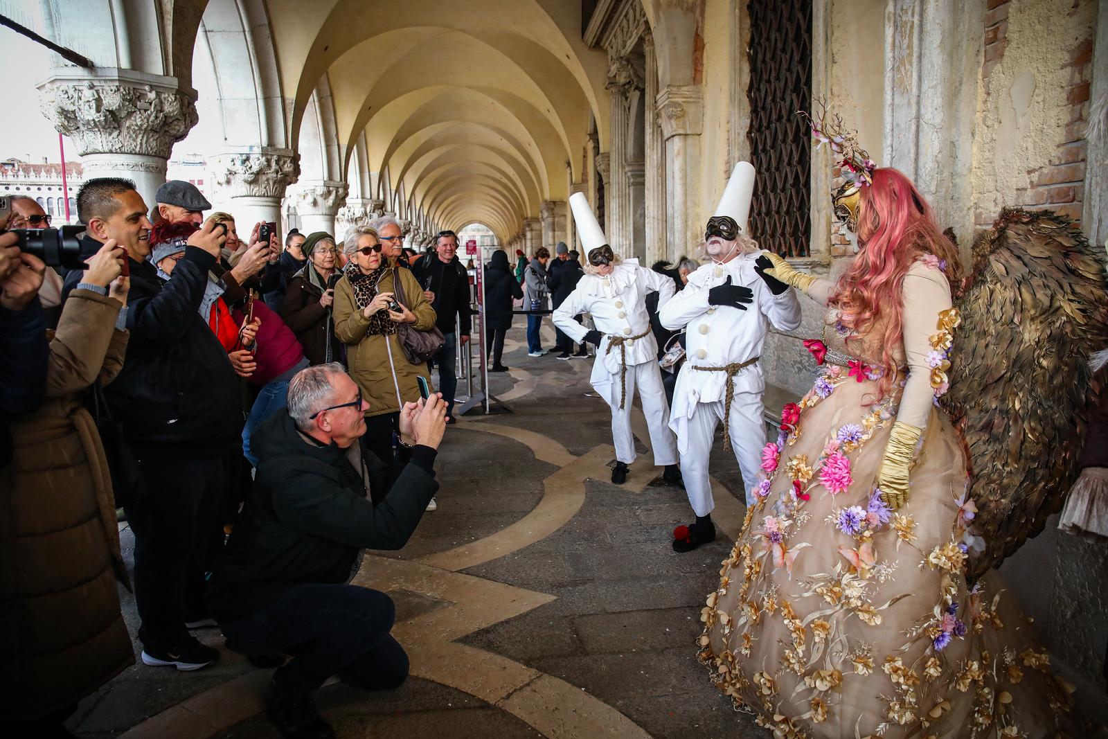 Venecijanski karneval ove godine je posvećen velikom ljubavniku Giacomu Casanovi Venecijanski karneval ove godine je posvećen velikom ljubavniku Giacomu Casanovi