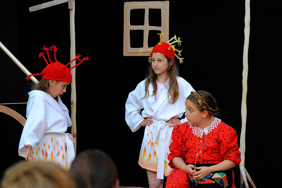 Polaznici dramsko lutkarske radionice Donatolina iz Kazališta lutaka Zadar gostovali su na ovogodišnjem Međunarodnom dječjem festivalu u Šibeniku sa predstavom “Šuma Striborova”, foto: Dino Bara Polaznici dramsko lutkarske radionice Donatolina iz Kazališta lutaka Zadar gostovali su na ovogodišnjem Međunarodnom dječjem festivalu u Šibeniku sa predstavom “Šuma Striborova”, foto: Dino Bara