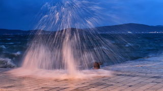 Igra valova na zadarskoj rivi 7. studenog 2014.  Foto: Roberto Lerga