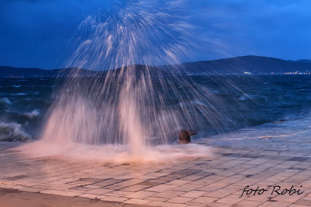 Igra valova na zadarskoj rivi 7. studenog 2014.  Foto: Roberto Lerga