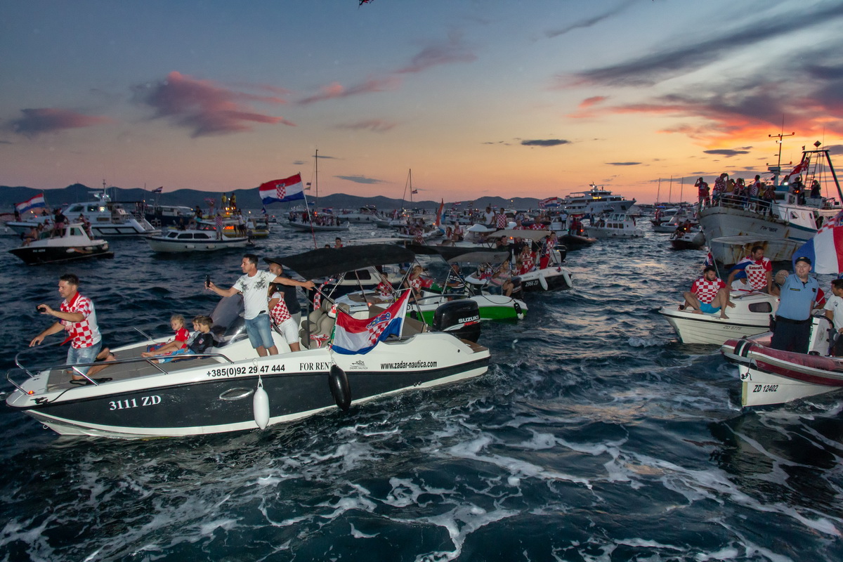 Veličanstven doček četvorice zadarskih Vatrenih od Gradskog mosta do Foruma
