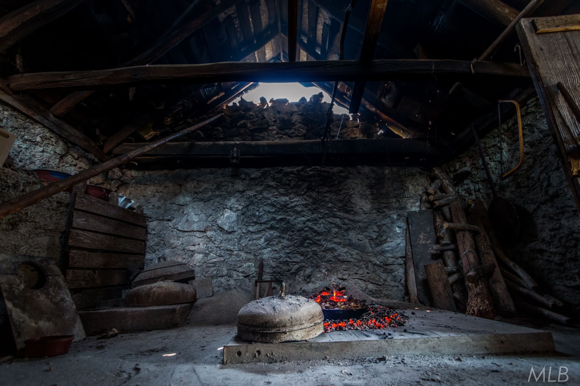 Simpatična galerija koja prikazuje životinjsku farmu na najvišem južnom vrhu Velebita – Crnopcu Simpatična galerija koja prikazuje životinjsku farmu na najvišem južnom vrhu Velebita – Crnopcu