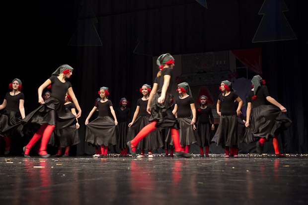 Plesna čestitka Zadarskog plesnog ansambla, Foto: Leo Banić Plesna čestitka Zadarskog plesnog ansambla, Foto: Leo Banić